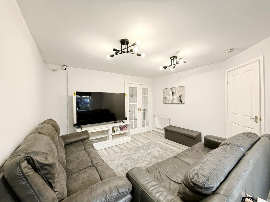 Property photo 2 of 16 Lounge Angle