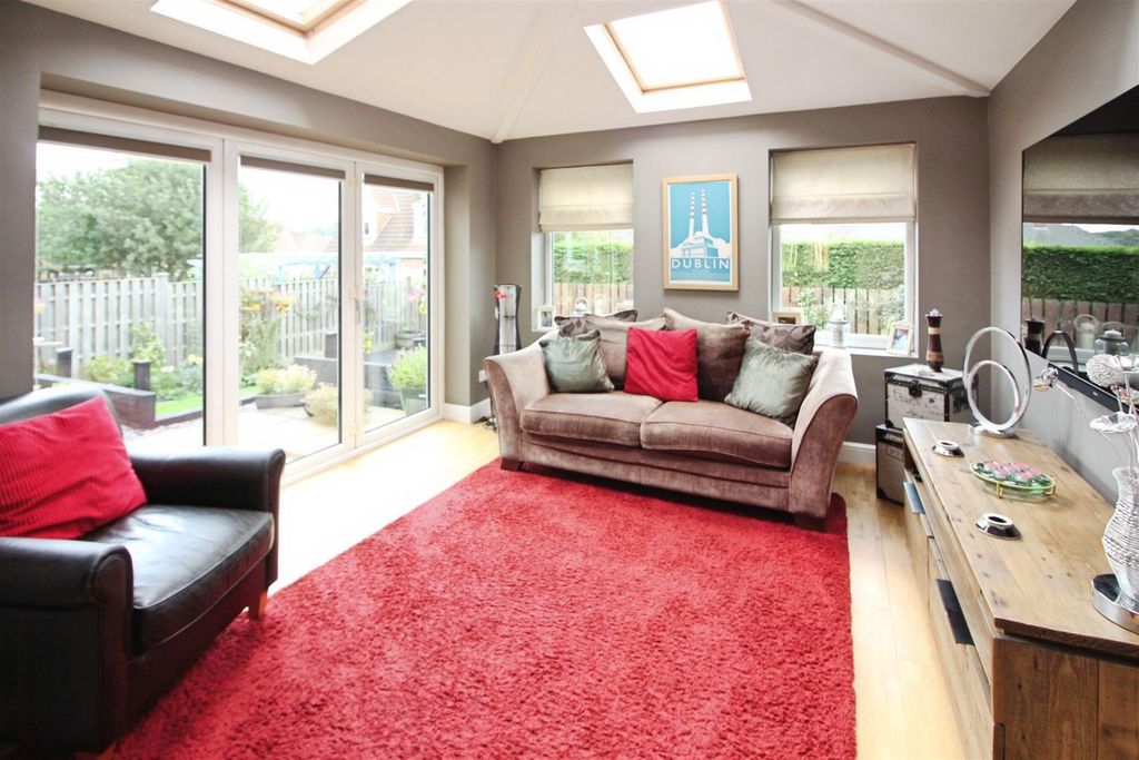 Property photo 3 of 18 Sitting Room