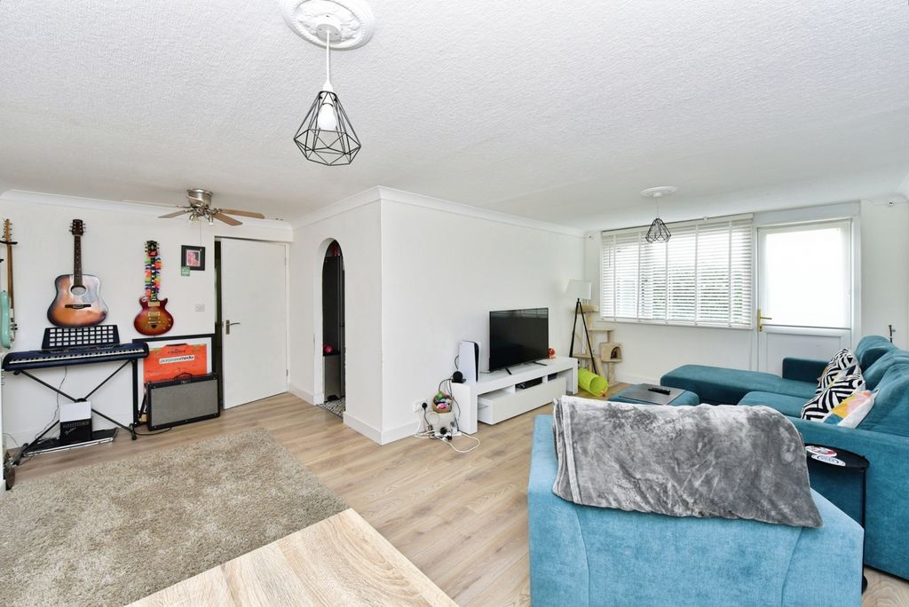 Property photo 2 of 18 Photo