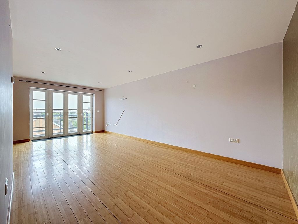 Property photo 3 of 21 Living Room
