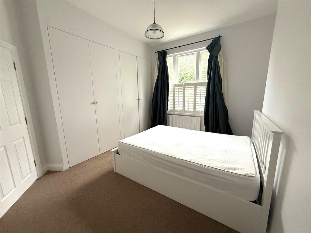 Property photo 3 of 8 Bedroom.Jpg