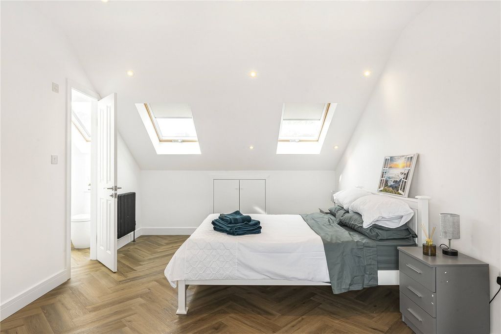 Property photo 3 of 29 Bedroom