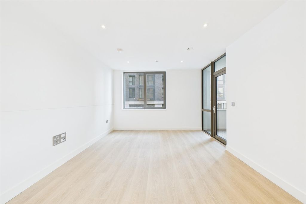 Property photo 3 of 8 Cam02700G0-Pr0261-Still002.Jpg