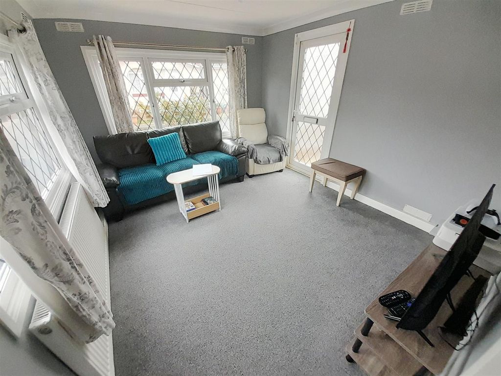 Property photo 2 of 8 Rec