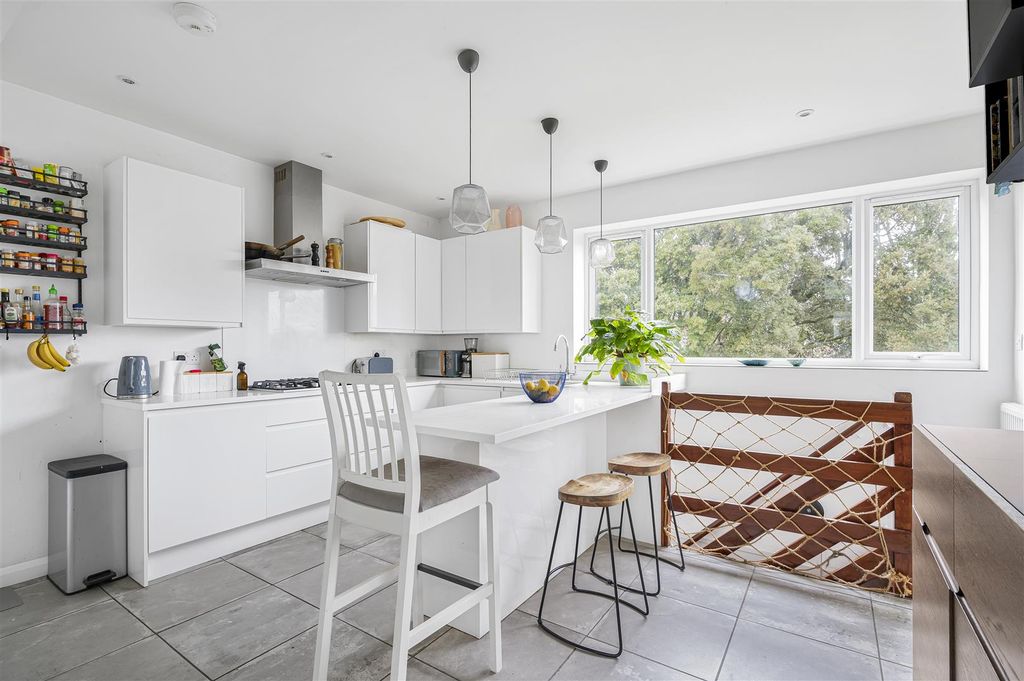 Property photo 2 of 18 Kitchen