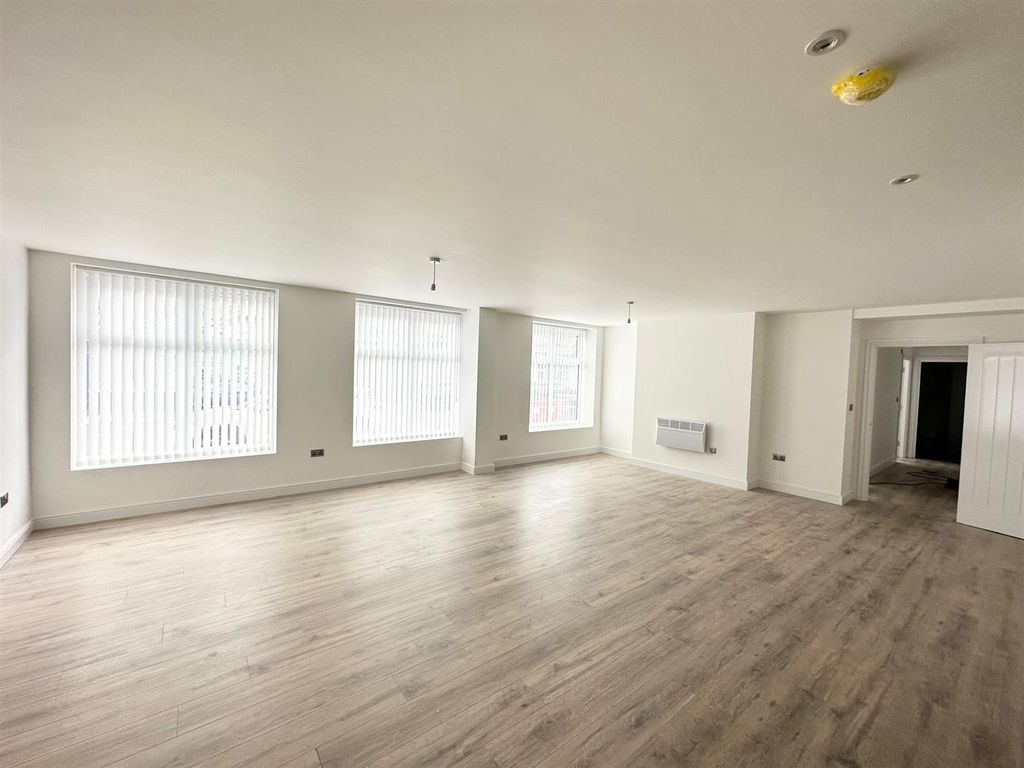 Property photo 1 of 7 Open Plan Lounge / Kitchen