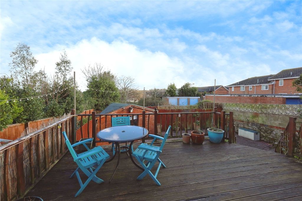 Property photo 2 of 17 Picture No. 12