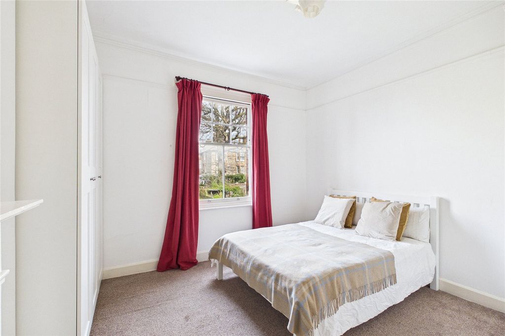 Property photo 2 of 11 Picture No. 17