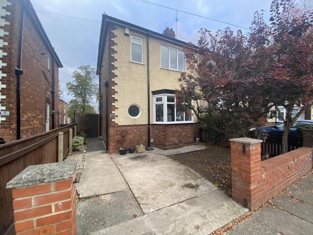 Property photo 1 of 21 Externally