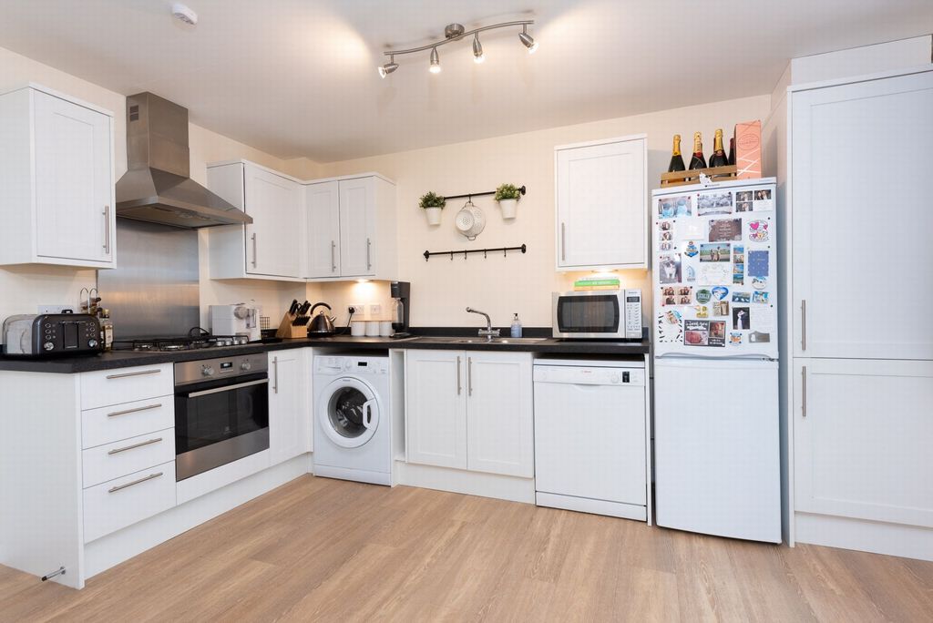 Property photo 3 of 10 Kitchen