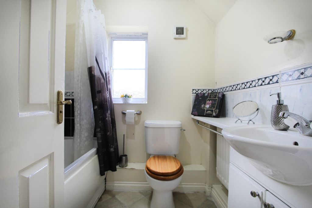 Additional image 20 of 5 bed detached house for saleNorfolk Place, Grays RM16