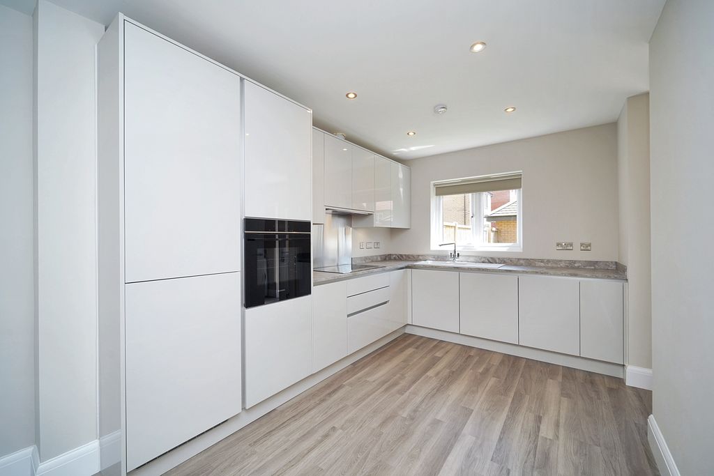 Property photo 3 of 19 Image