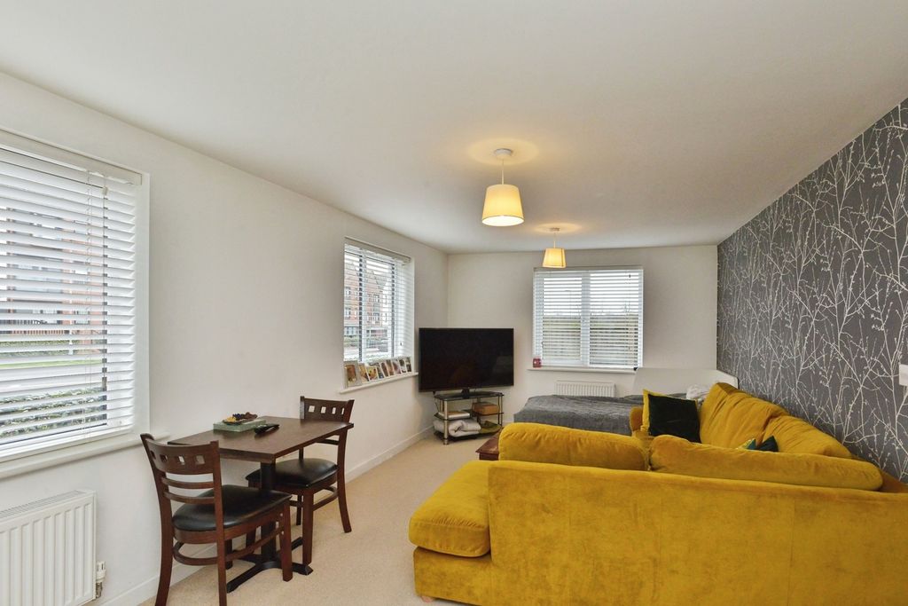 Property photo 2 of 16 Pbox-Img.Jpg