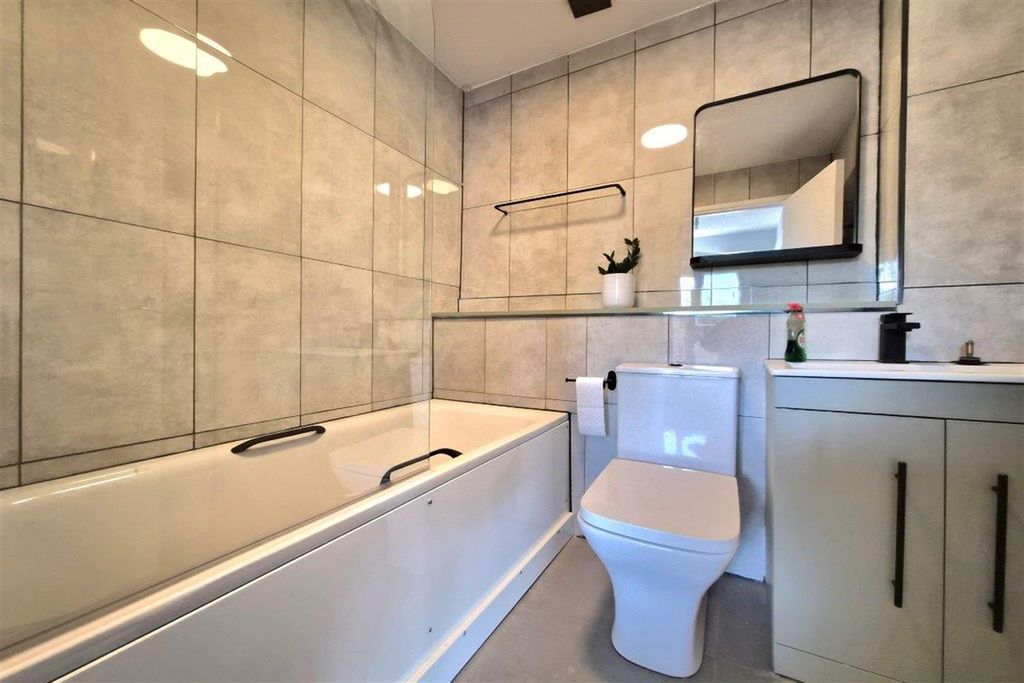 Property photo 2 of 3 Bathroom