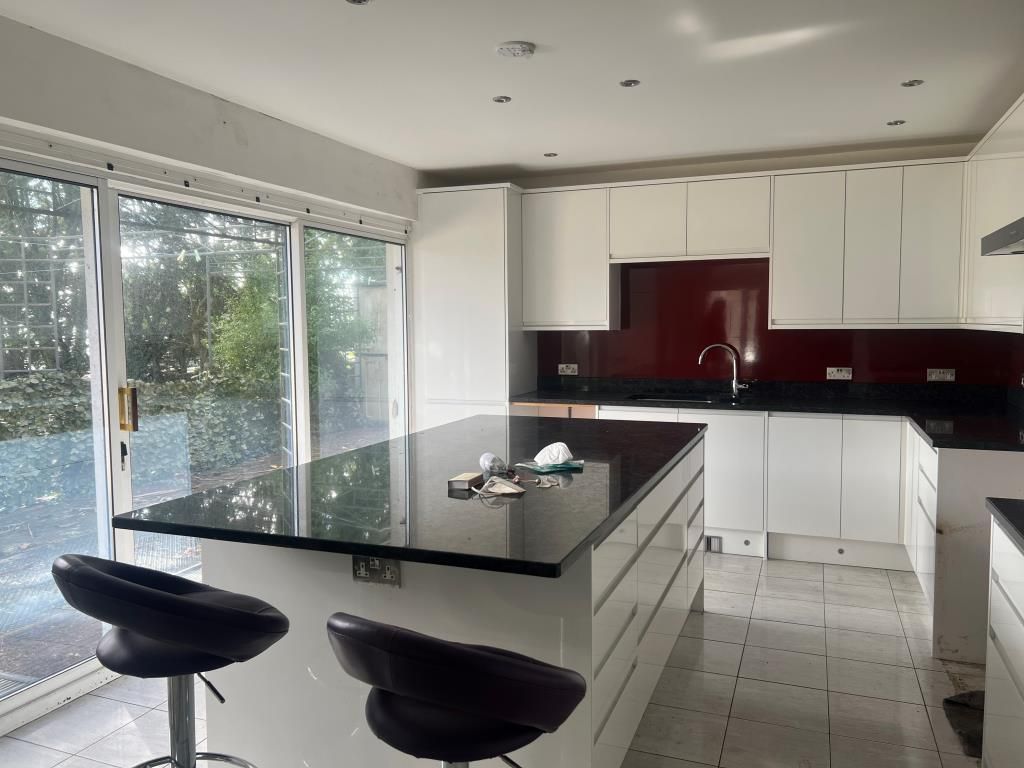 Property photo 3 of 9 Kitchen Breakfast Room