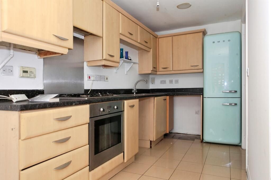 Property photo 3 of 11 Kitchen