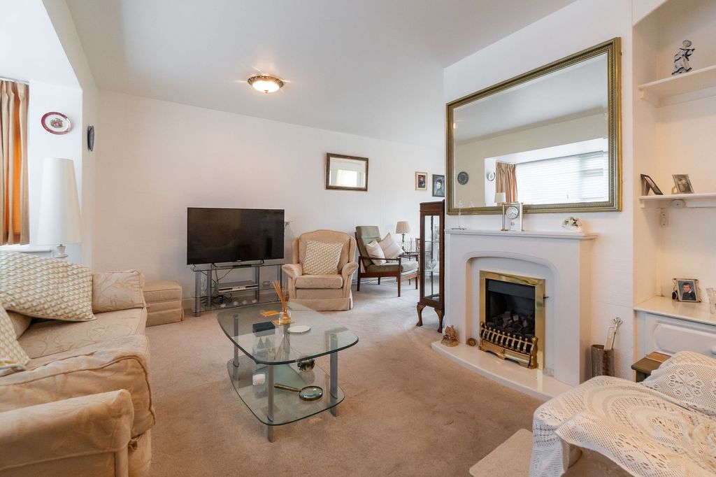 Property photo 2 of 34