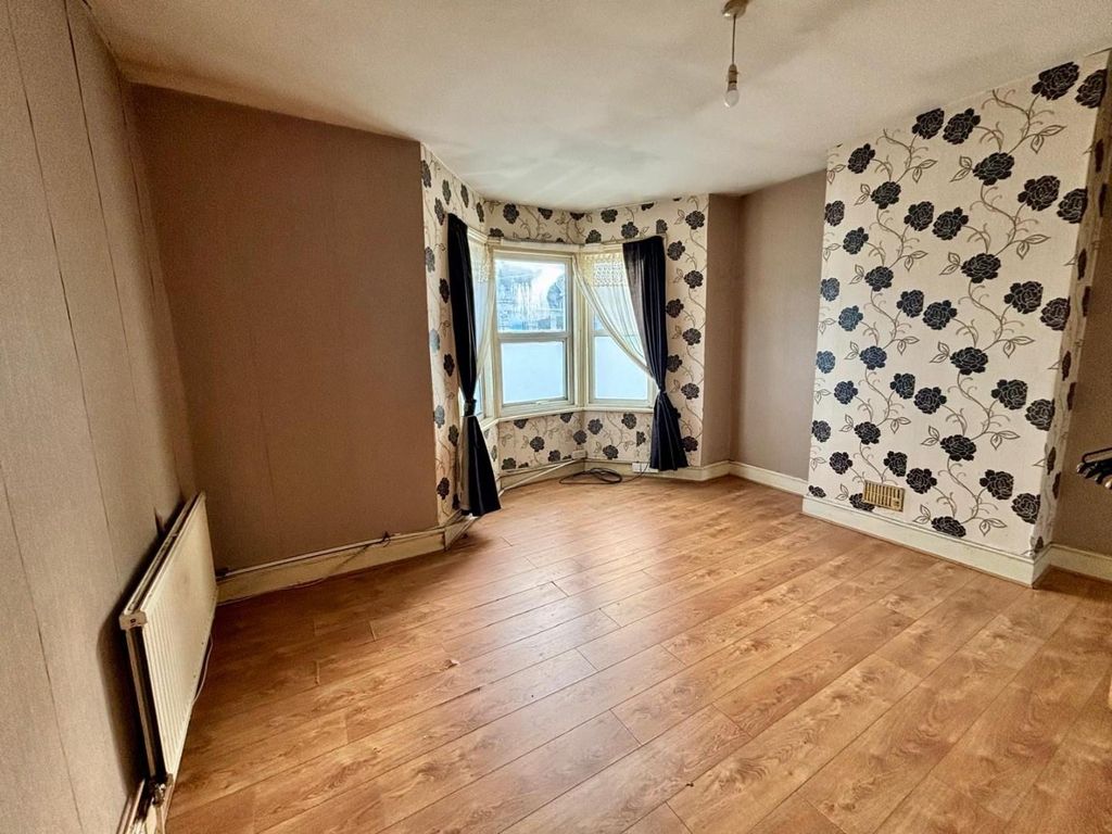 Property photo 3 of 24 A4Ca5798-d4F3-40Fc-B629-3Fa85bbc9Ec5.Jpeg