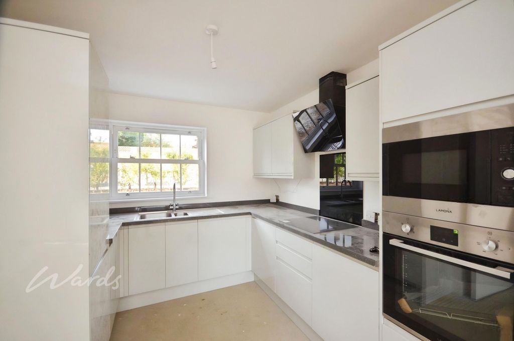 Property photo 2 of 11 Orchard Kitchen 1...