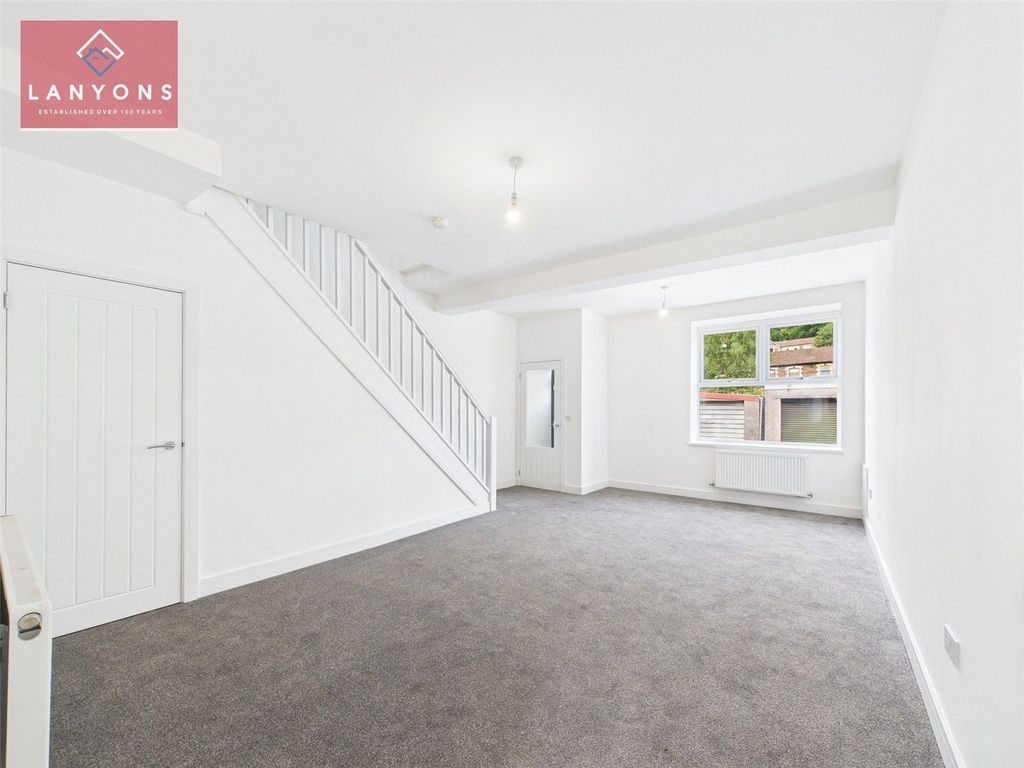 Property photo 3 of 12 Picture No. 02