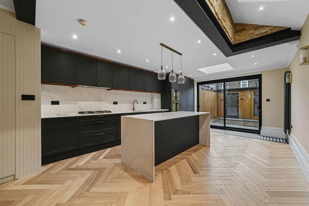 Property photo 2 of 33 8.Jpg