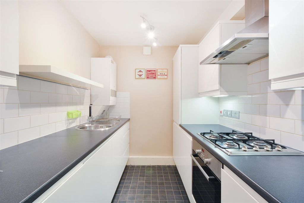 Property photo 3 of 10 Kitchen
