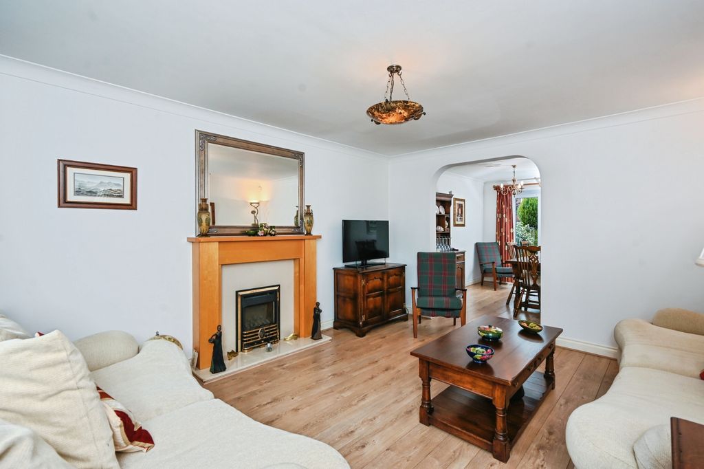 Property photo 2 of 25