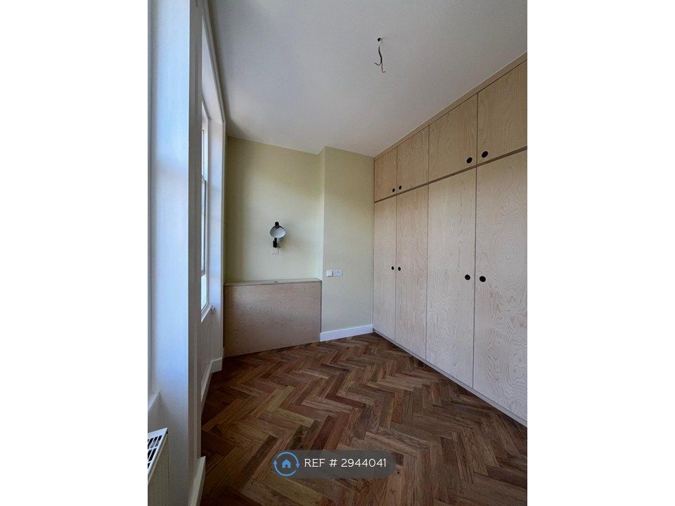 Property photo 3 of 14 Master Bedroom