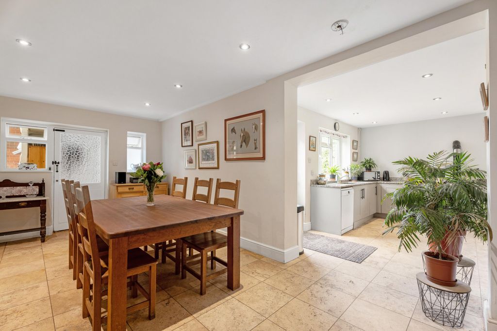 Property photo 3 of 29