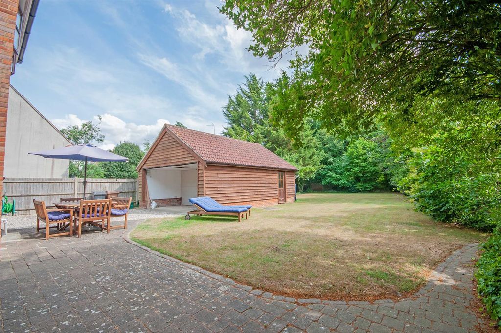 Property photo 3 of 23 Gdn2.Jpg