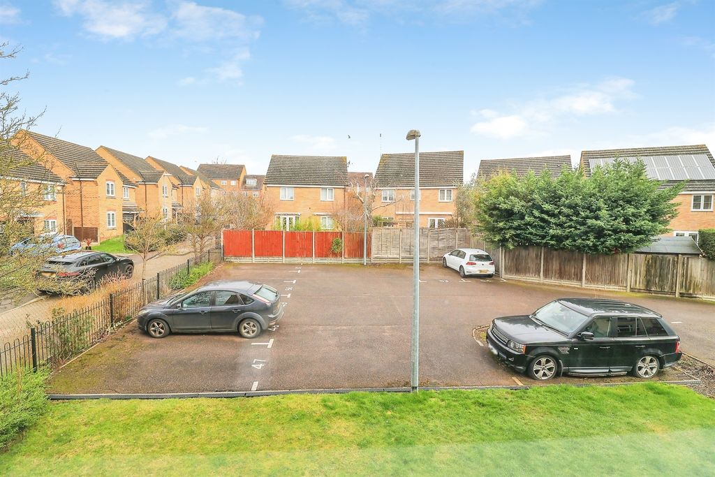 Additional image 4 of 2 bed flat for saleReeve Close, Leighton Buzzard LU7