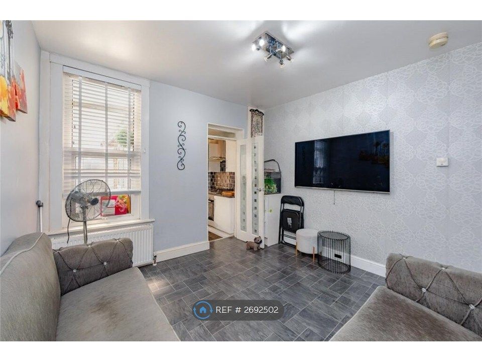 Property photo 3 of 10 Reception 2