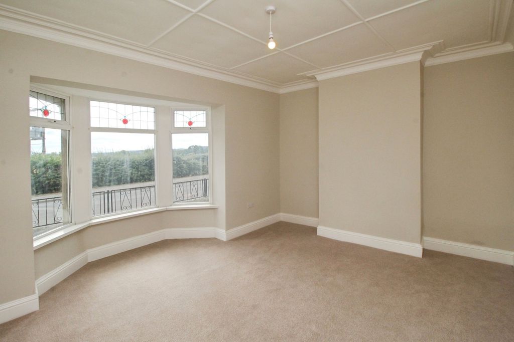 Property photo 2 of 17 Lounge