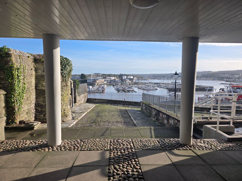 Property photo 2 of 26