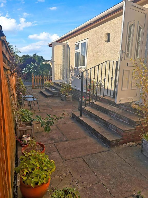 Property photo 2 of 11 Front Garden