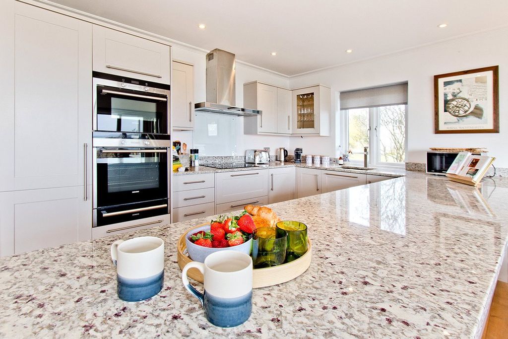 Property photo 3 of 15 Kitchen