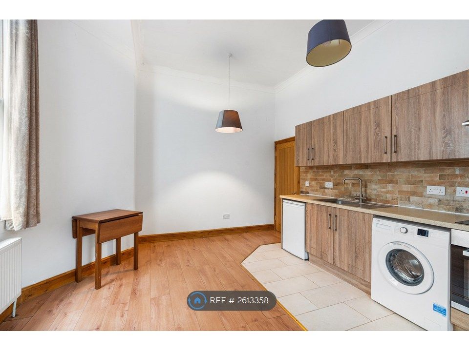 Property photo 1 of 9 Kitchen/Living Area