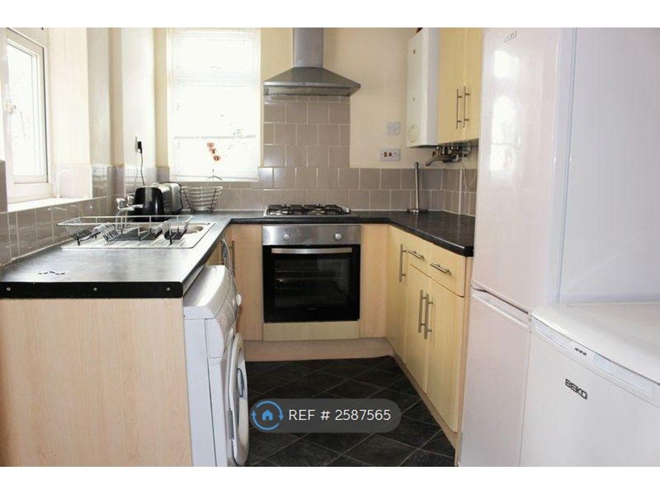 Property photo 2 of 6 Kitchen