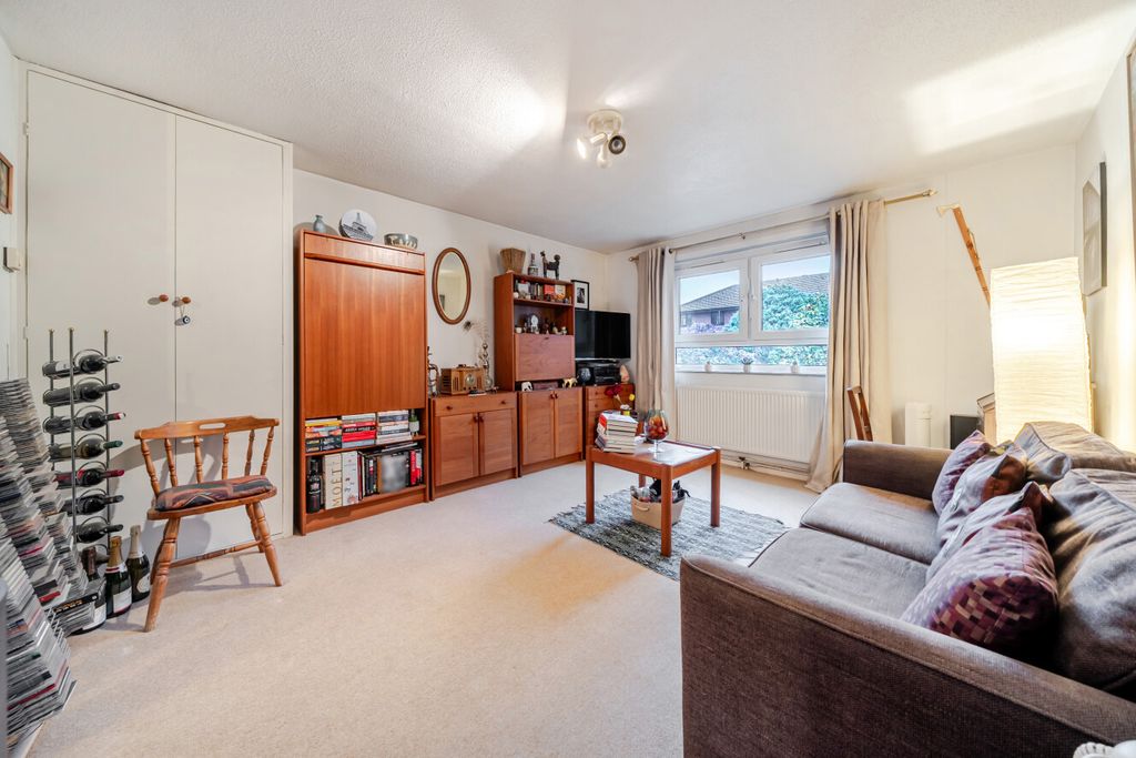 Property photo 1 of 9 1536844-4-1A15Daa...