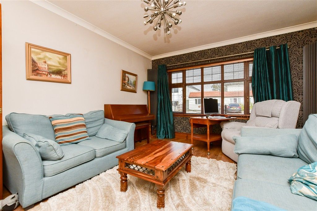 Property photo 2 of 16 Lounge