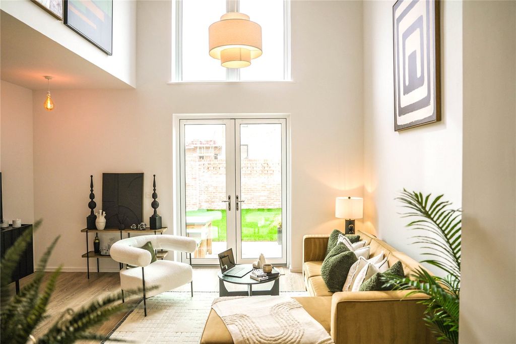 Property photo 2 of 11 Show Home