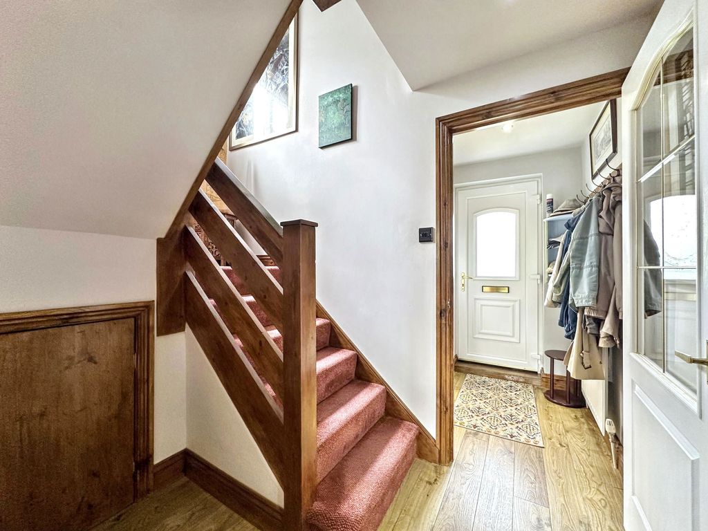 Property photo 2 of 27