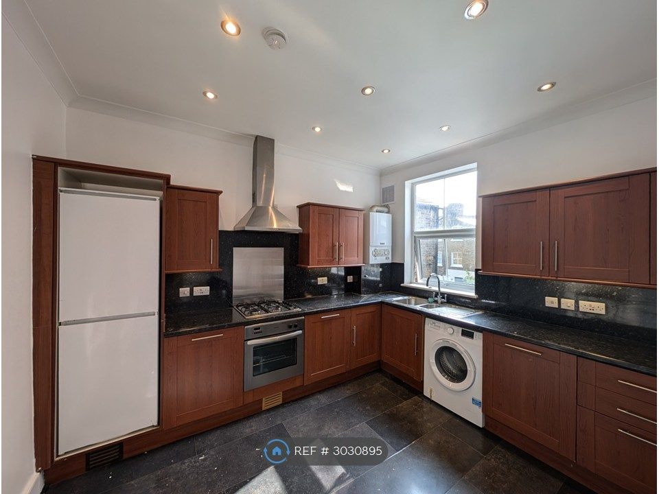 Property photo 3 of 9 Kitchen