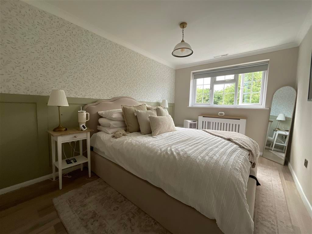 Property photo 3 of 7 Bedroom 1