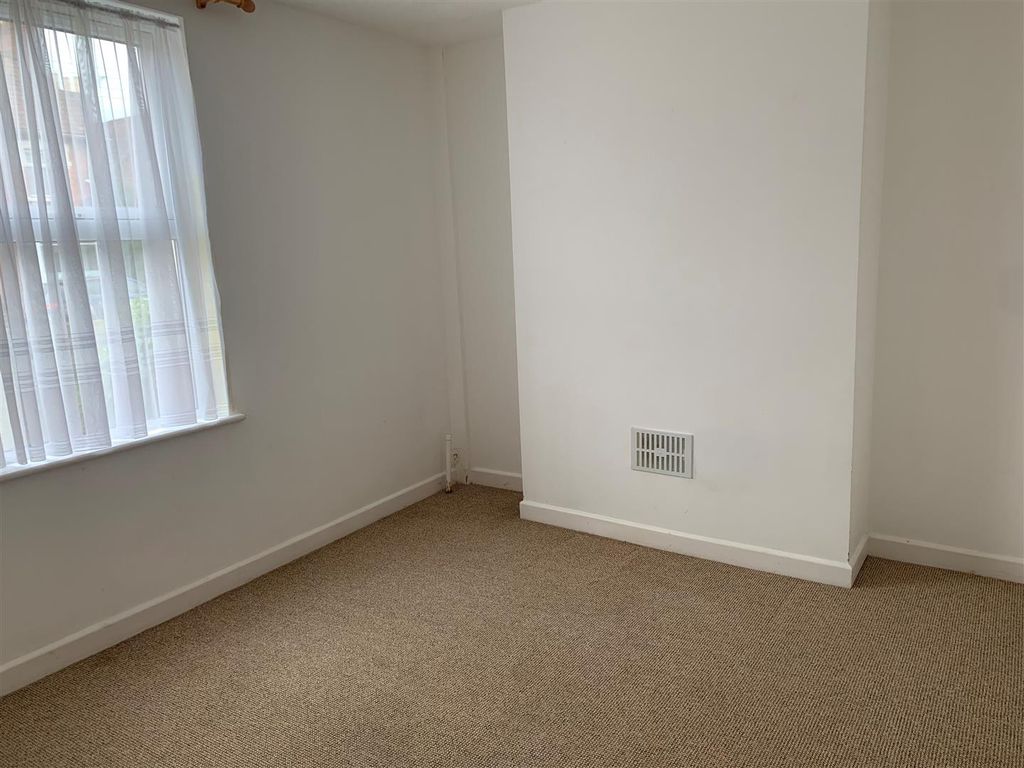 Property photo 3 of 11 Bed 1.Jpg