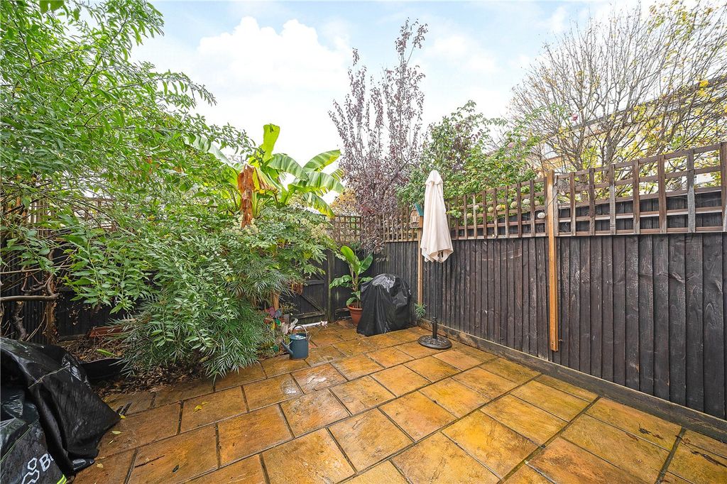 Property photo 3 of 8 Picture No. 18