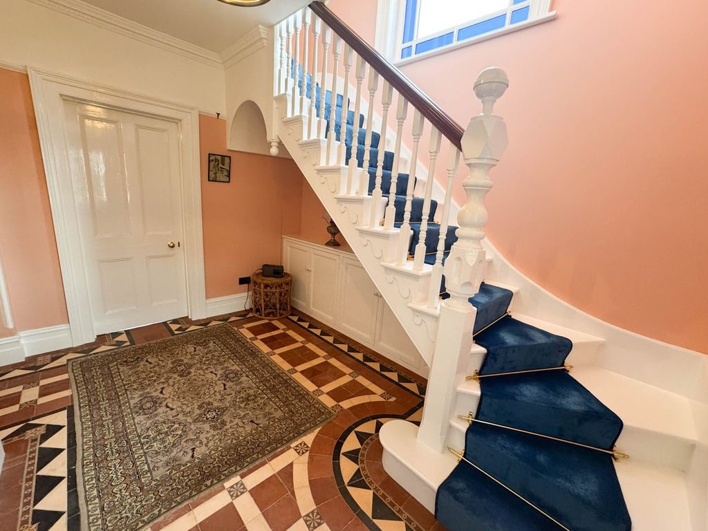 Property photo 3 of 28