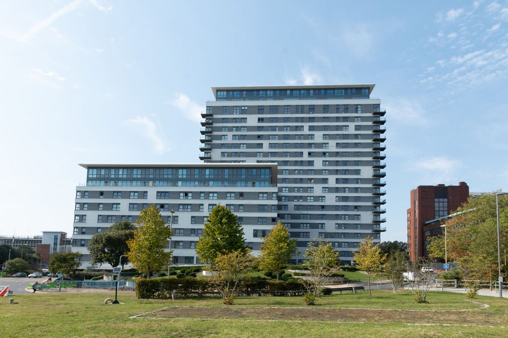 Property photo 1 of 18 One Bedroom Apartment With Parking.