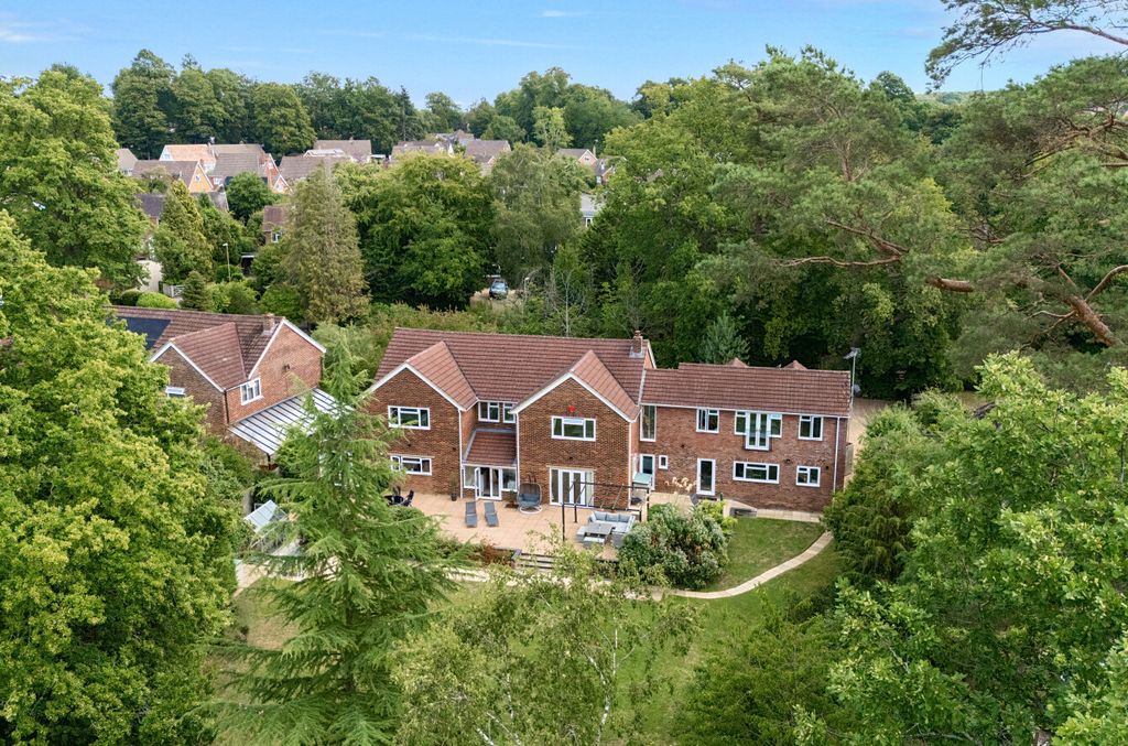 Property photo 2 of 25 1335478-1-68960Fb...