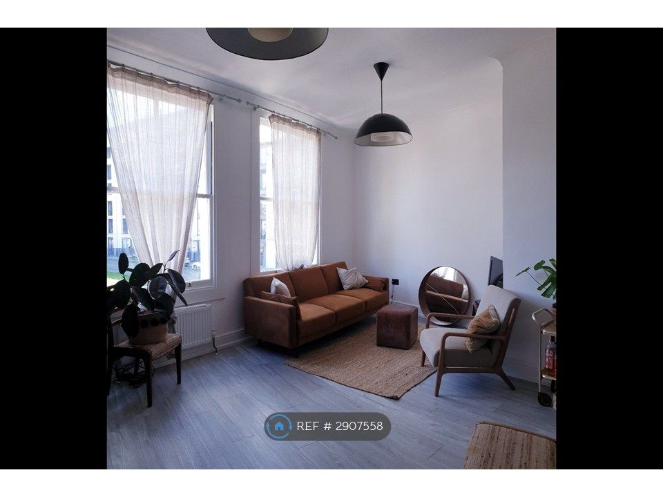 Property photo 1 of 7 Living Room